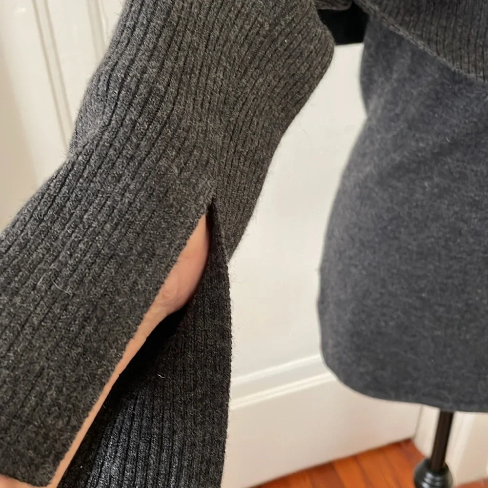 Kimora Lee Simmons Off‎ The Shoulder Charcoal Gray Wool/Cashmere NWOT Sweater L